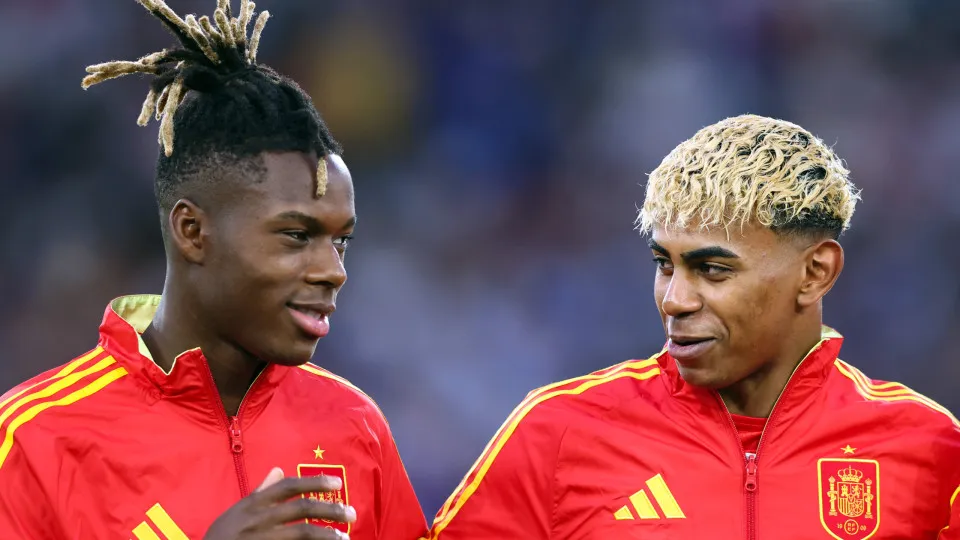 STUTTGART, GERMANY - JUNE 05: Nico Williams of Spain and Lamine Yamal of Spain  looks on prior the UEFA Nations League 2025 semifinal match between Spain and France at Stuttgart Arena on June 05, 2025 in Stuttgart, Germany. (Photo by Stefan Matzke - sampi